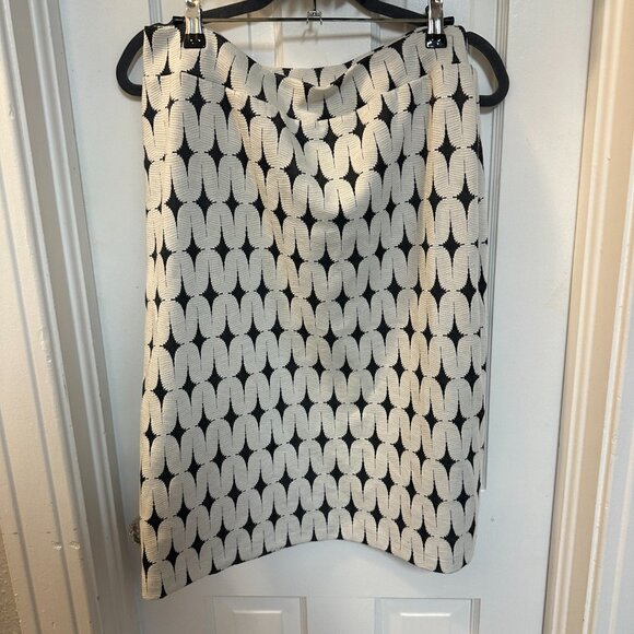 Renee C Gray & White Printed Below Knee Lightweight Skirt-1X - Picture 3 of 3